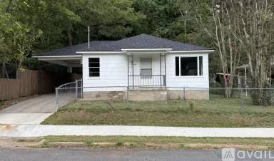 Main picture of 404 Holly St