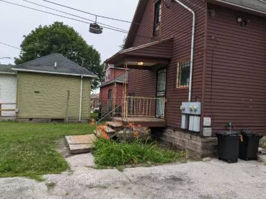Main picture of 1316 S Michigan Ave