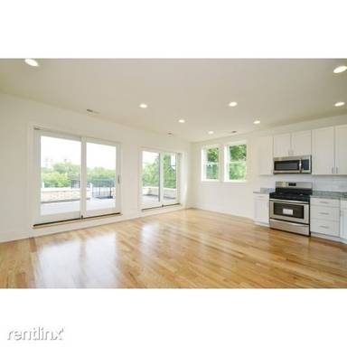 Main picture of 2235 N Clybourn Ave