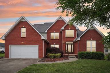Main picture of 754 McClain Dr