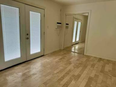 Main picture of 301 N Mission Rd
