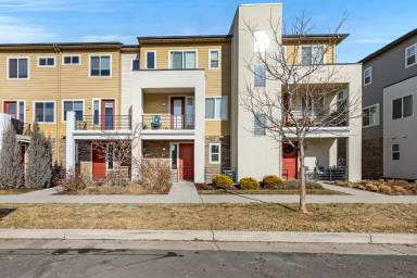 Main picture of 696 E Hinsdale Ave