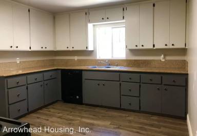 Main picture of 4400 Eight Mile Rd