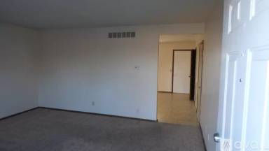 Main picture of 1003 S Smith Rd