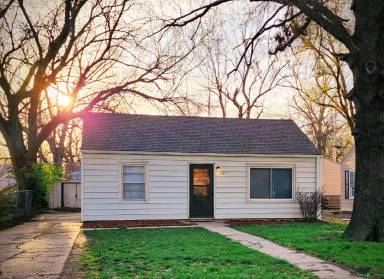 Main picture of 427 NE Poplar St