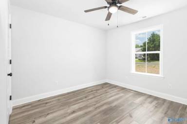 Main picture of 335 Maple Cir