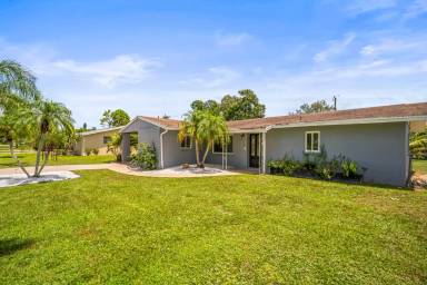 Main picture of 2210 Parkview Dr