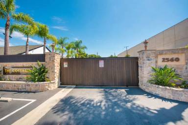 Main picture of 2560 Newport Blvd