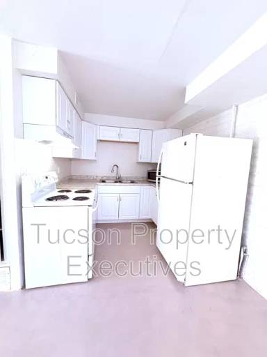 Main picture of 315-319 E Blacklidge Dr Apartments