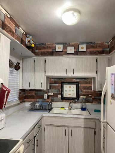 Main picture of 2250 E 10th St