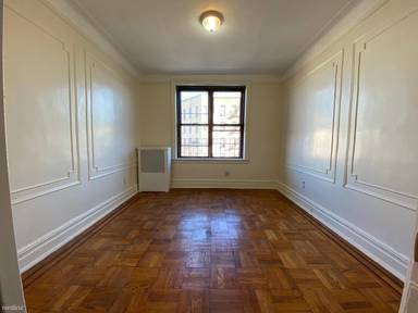 Main picture of 1432 W 5th St