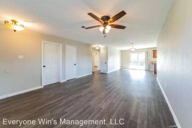 Main picture of 2628 Laramie St