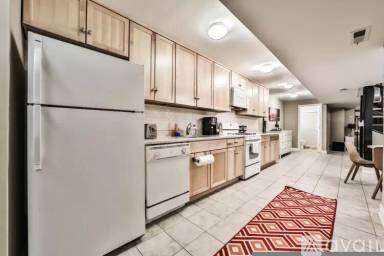 Main picture of 1851 N Lincoln Ave