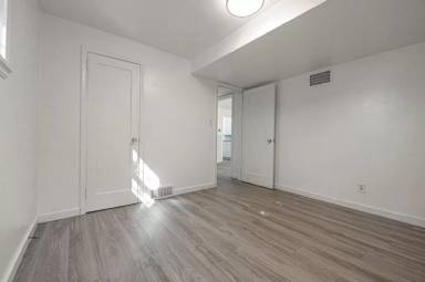 Main picture of 915 E Avenue E