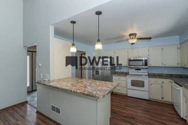Main picture of 1803 Wilshire Dr NE