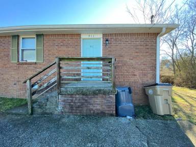 Main picture of 909 Trailwood Cir