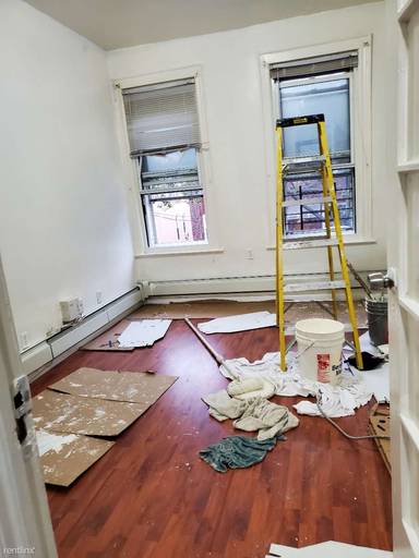 Main picture of 1905 W 10th St