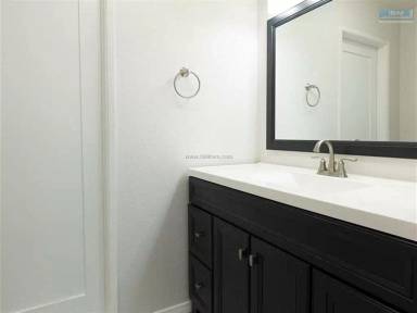 Main picture of 14417 Tiara St