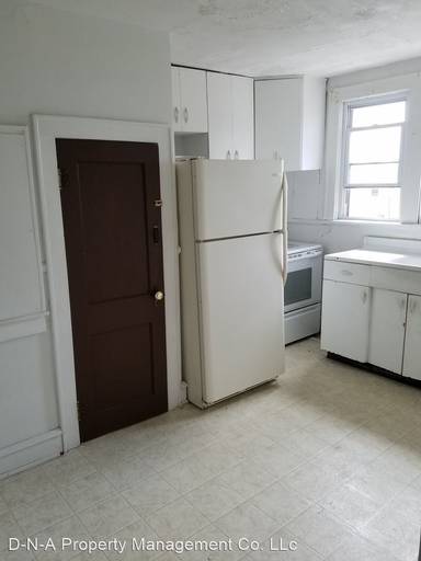 Main picture of 438 W Broad St