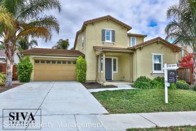 Main picture of 9742 Coyote Moon Ln