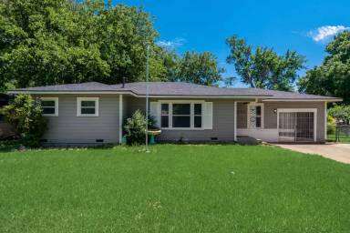 Main picture of 1014 W Belden St