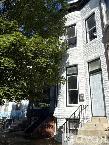 Main picture of 832 W 35th St
