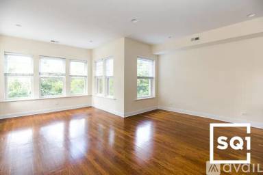 Main picture of 4733 N Washtenaw Ave