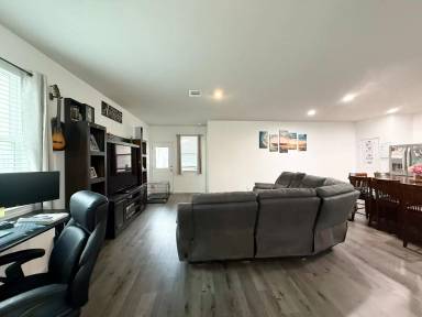 Main picture of 970 Harper Ln