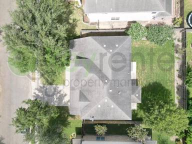 Main picture of 2416 Fullerton Ave
