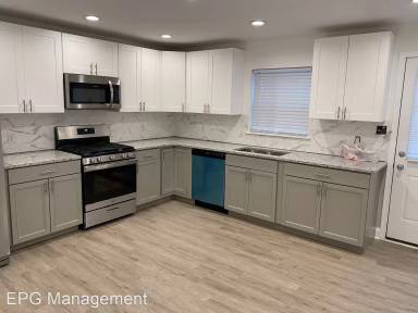 Main picture of 41 W Front St