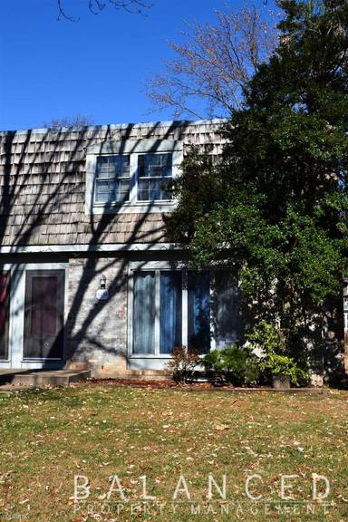 Main picture of 5230 SW 12th Ter