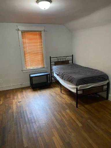 Main picture of 1215 W College St