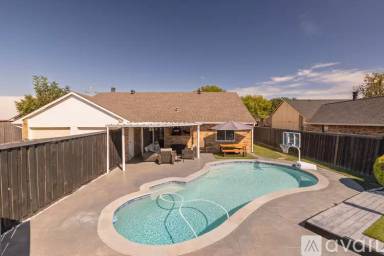 Main picture of 864 Warwick Dr