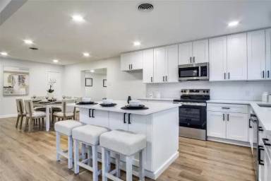 Main picture of 5812 Waltham Ave