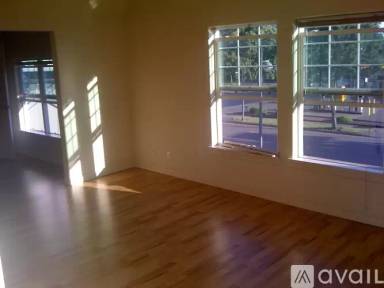 Main picture of 260 W 6th Ave