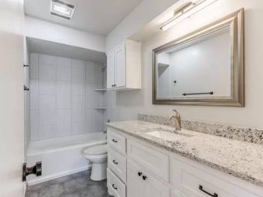 Main picture of 5933 N Redmond Ave