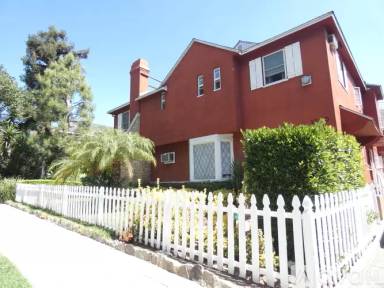 Main picture of 1240 N Orange Grove Ave