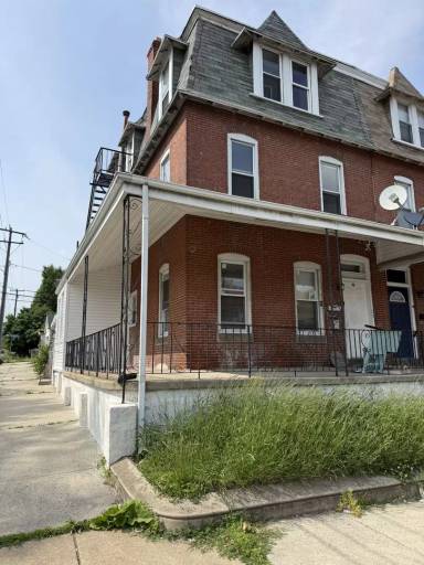 Main picture of 336 W 8th St