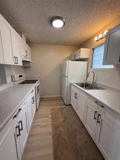 Main picture of 98-1453 Kaahumanu St