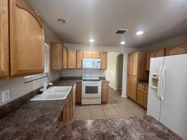 Main picture of 4413 Redwood St