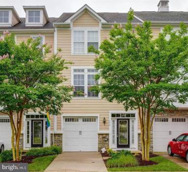 Main picture of 210 Monroe Point Dr