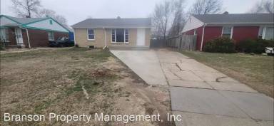 Main picture of 2555 N Somerset Ave