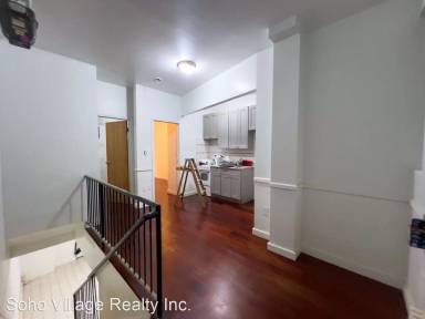 Main picture of 128 Thompson St