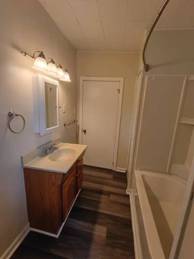 Main picture of 211 E Main St