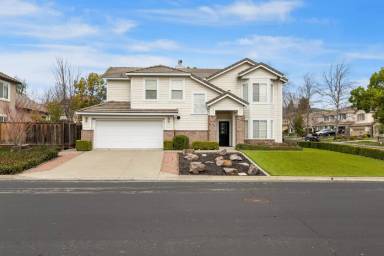 Main picture of 143 Shelterwood Ln