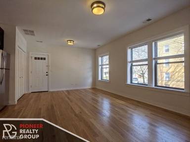 Main picture of 2201-09 W Eastwood Ave