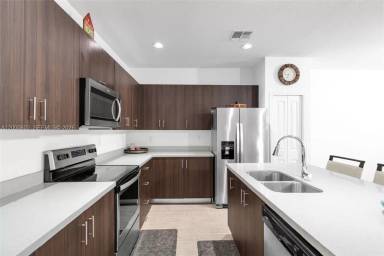 Main picture of 5113 NW 52nd St