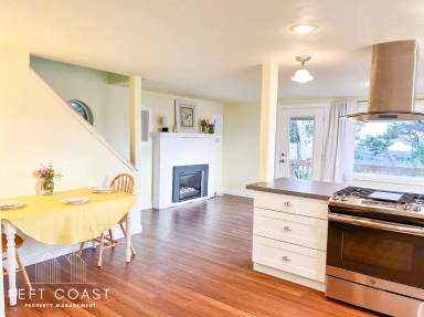 Main picture of 517 SW Ebb Ave