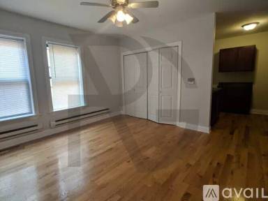 Main picture of 815-23 W Cornelia Ave