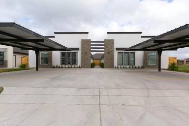 Main picture of 205 Teak Dr
